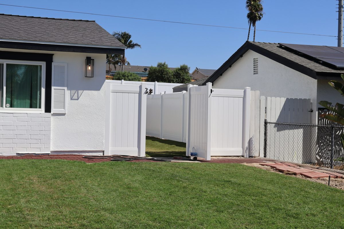 White vinyl privacy fence installation
